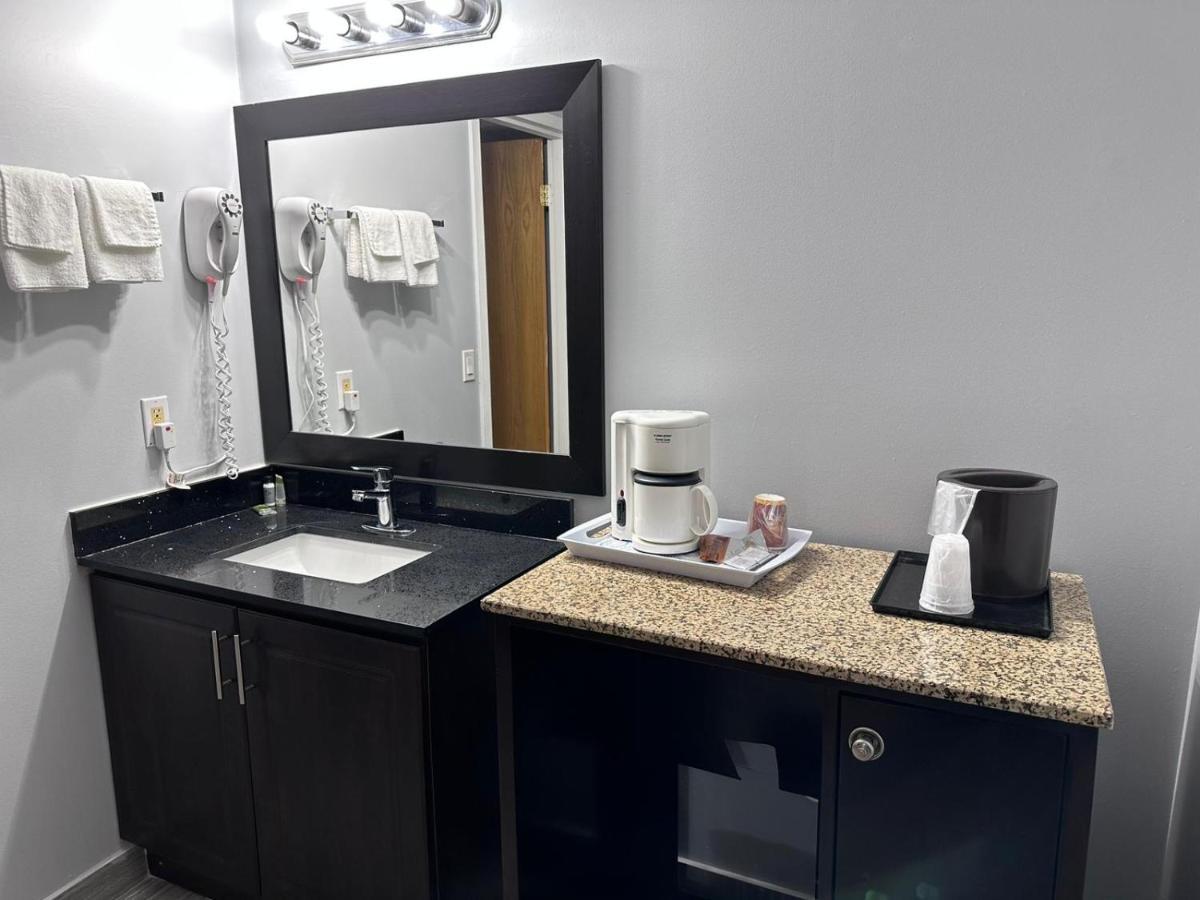 Kenora Motel Windsor Eksteriør billede